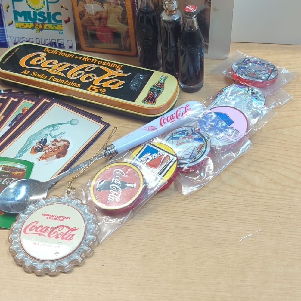 Coca-Cola 1998 "Evolution of the Contour Bottle" Set/3 and lots of collectables - Picture 4 of 16